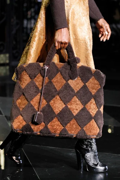 Look 76
